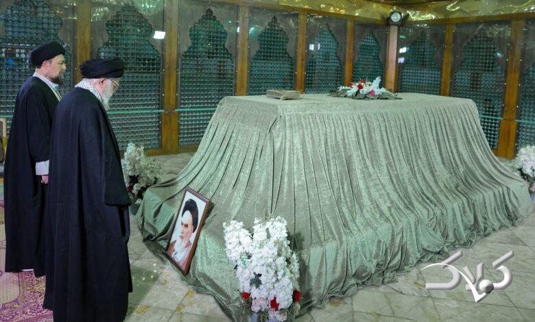 ویدیو| لحظاتی از حضور رهبر انقلاب در مرقد امام (ره)