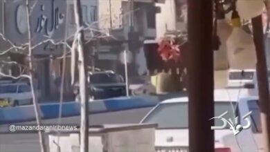 راننده لودر خشمگین خودروی سانتافه را نابود کرد +ویدیو