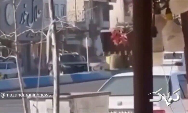 راننده لودر خشمگین خودروی سانتافه را نابود کرد +ویدیو