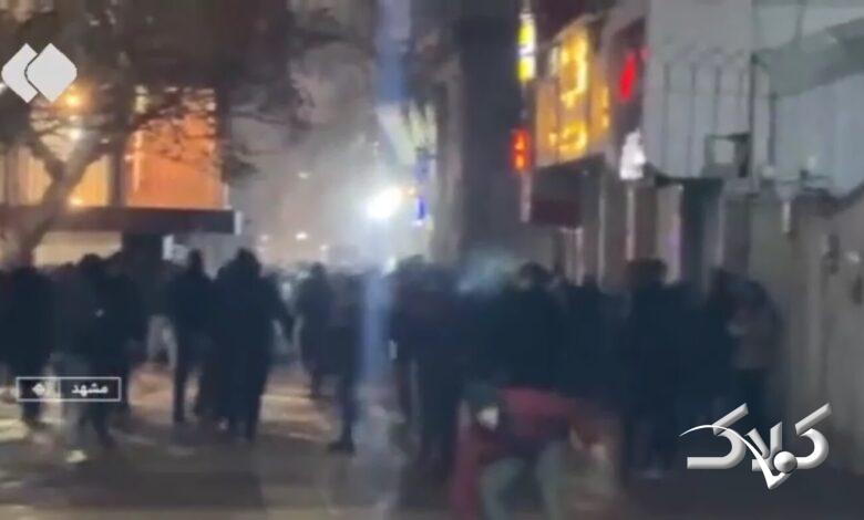 آتش زدن موتور یک شهروند در مشهد؛ میگفتند به رهبری فحش بده! +ویدیو