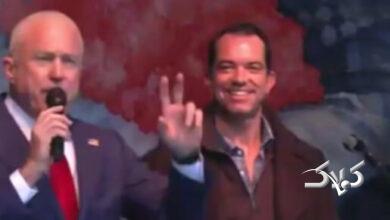 این مرد با شوهرش علیه ایران به خیابان آمد! +ویدیو