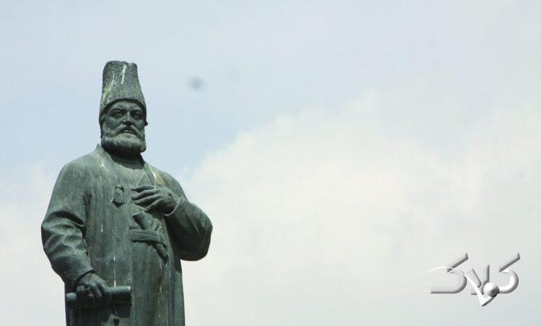 مجسمه امیرکبیر