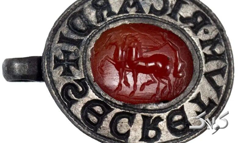 نگین ۲ هزار ساله