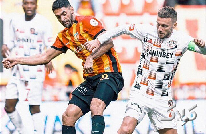 «علی کریمی» به سپاهان پیوست