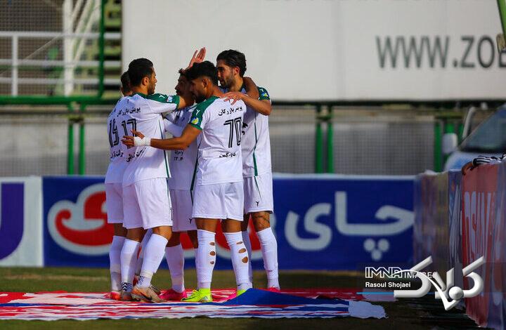 حرکت اعتراضی بازیکنان ذوبآهن در میکسدزون + فیلم