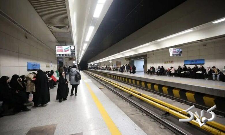 در ایستگاههای مترو آسانسور احداث کنید