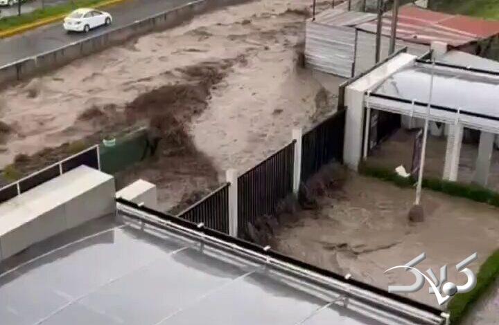 لحظه غرقشدن خودروها در سیل پرو را ببینید! +ویدیو