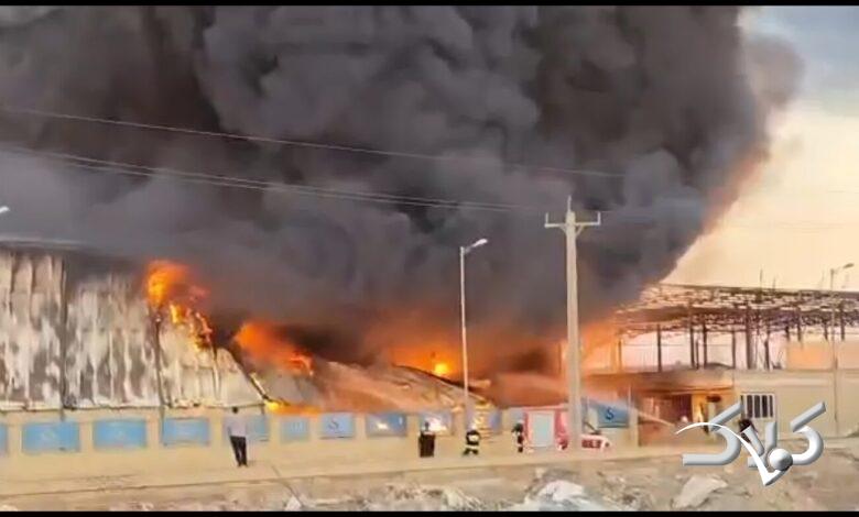 آتشسوزی بزرگ در آبادان؛ شهرک صنعتی طعمه حریق شد +ویدیو