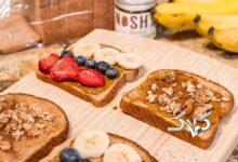 نان تست غلات کامل و کره آجیل