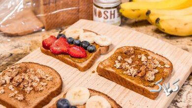 نان تست غلات کامل و کره آجیل