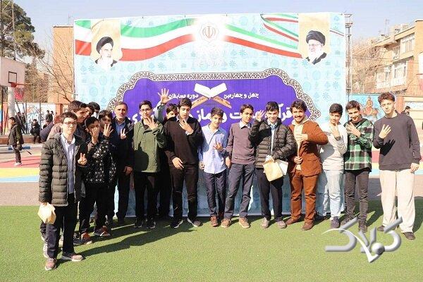 اهدای قرآن به دانش آموزان در واکنش به هتک حرمتهای اخیر