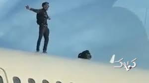 بالا رفتن یک مرد از سقف هواپیما در اسپانیا!