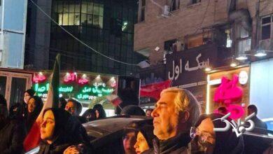 کارگردان مشهور ایرانی به خیابان آمد +عکس