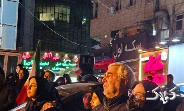 کارگردان مشهور ایرانی به خیابان آمد +عکس