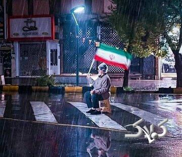 عکس پیرمرد زیر باران؛ روایت مردم «میدان» و «خیابان»