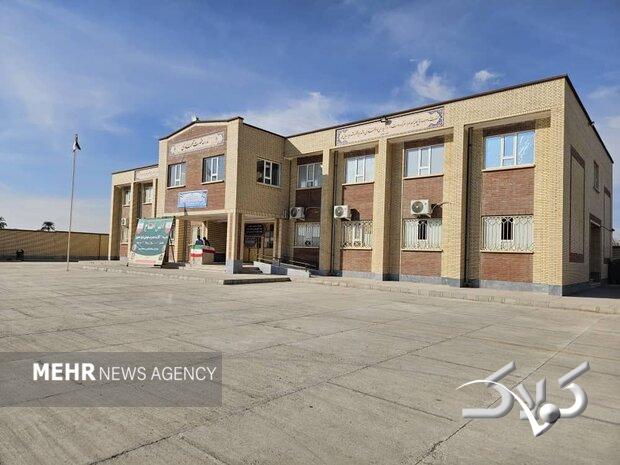 زن چینی در ایران مدرسه میسازد