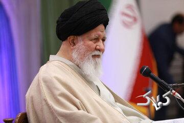 خونخواهی رهبر مظلوم شهید انقلاب چه میشود؟/ خونخواهی رهبرمان با کشتن یک سگ فاسق محقق نمیشود/ صدها از این سگها را بکشند،یک تار موی ایشان نمیشود
