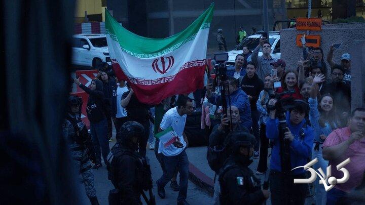 مکزیکیها با پرچم ایران به استقبال تیم ملی رفتند