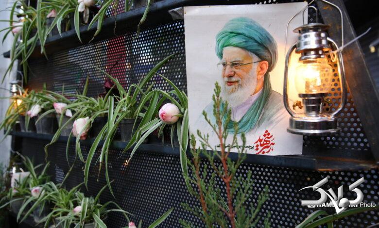 تجمع کارگران روبروی بیت رهبر شهید