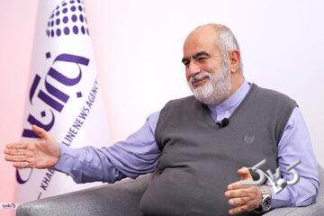 حسامالدین آشنا: ترامپ به ما بلوف میزند و از بیبی بلوف میخورد