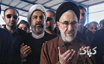 عکسی از حضور معاون دفتر رهبری در مراسم ترحیم خواهر سید محمد خاتمی