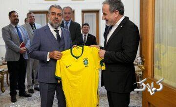 اهدای پیراهن برزیل و اروگوئه به عراقچی/ فوتبال چگونه به زبان مشترک دیپلماسی تبدیل میشود؟