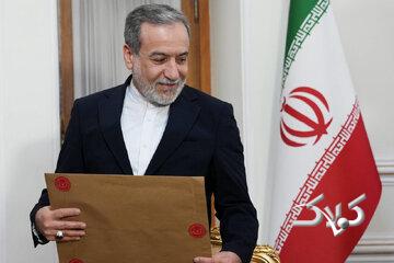 از «سازشگر» تا درخواست «اعدام» ؛ بهانهجوییها تمام میشود؟/ چه کسانی مقابل وزیر خارجه صف کشیدهاند؟
