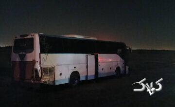 انحراف یک دستگاه اتوبوس از جاده/ آمار مصدومان