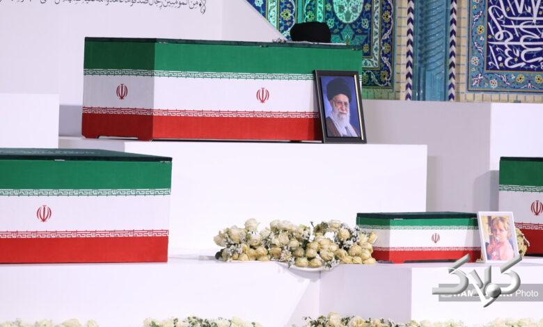 مراسم ادای احترام سران قوا و هیئت های رسمی کشورهای جهان بر پیکر رهبر شهید و خانواده شهید ایشان