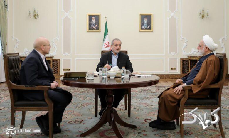 ادای احترام مقامهای ارشد کشور به پیکر آقای شهید ایران +ویدیو