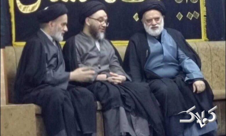 فرزند ارشد رهبر شهید همراه با فرزندان آیتالله سیستانی در انتظار پیکر امام شهید