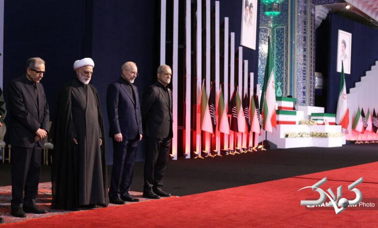 مراسم ادای احترام سران قوا و هیئت های رسمی کشورهای جهان بر پیکر رهبر شهید و خانواده شهید ایشان
