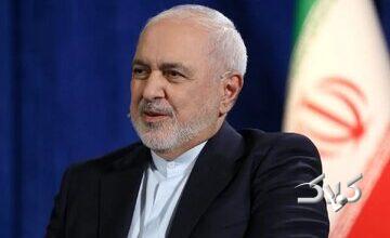 تصویری از حضور ظریف در روضه منزل شهید لاریجانی