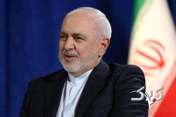 تصویری از حضور ظریف در روضه منزل شهید لاریجانی