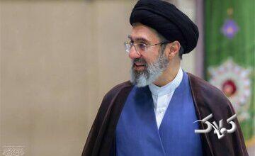 آیت الله سید مجتبی خامنه ای در حرم امام حسین (ع) + تصویر