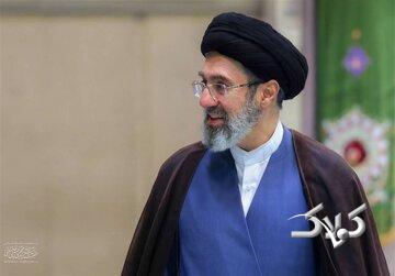 آیت الله سید مجتبی خامنه ای در حرم امام حسین (ع) + تصویر