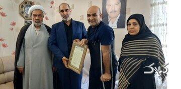 حضور فرمانده نیروی زمینی ارتش در منزل شهدا و جانباران جنگ ۴۰ روزه/ انتقام خون شهدای این سرزمین از دشمنان گرفته خواهد شد