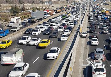 آخرین وضعیت ترافیکی جادهها/ ترافیک سنگین در این آزادراه