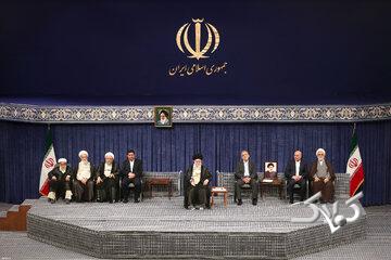 تصاویری از آخرین مراسم تنفیذ ریاست جمهوری با حضور رهبر شهید انقلاب/ گپ و گفت حسن روحانی و سعید جلیلی/ احمدی نژاد نیامد؛ شمخانی لباس نظامی پوشید