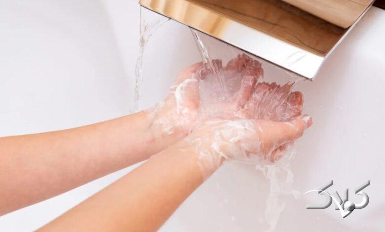 خنک کردن مچ دست
