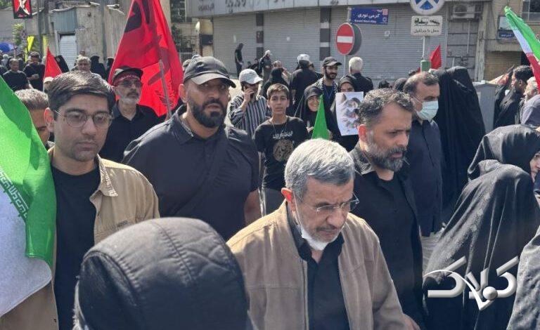 محمود احمدینژاد در مراسم تشییع رهبری