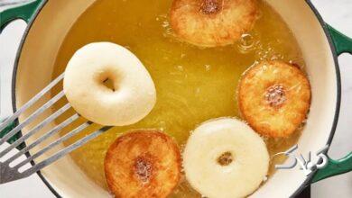 چگونه دونات خانگی درست کنیم ؟طرز تهیه دونات خانگی نرم و پفدار با روکش شکلاتی