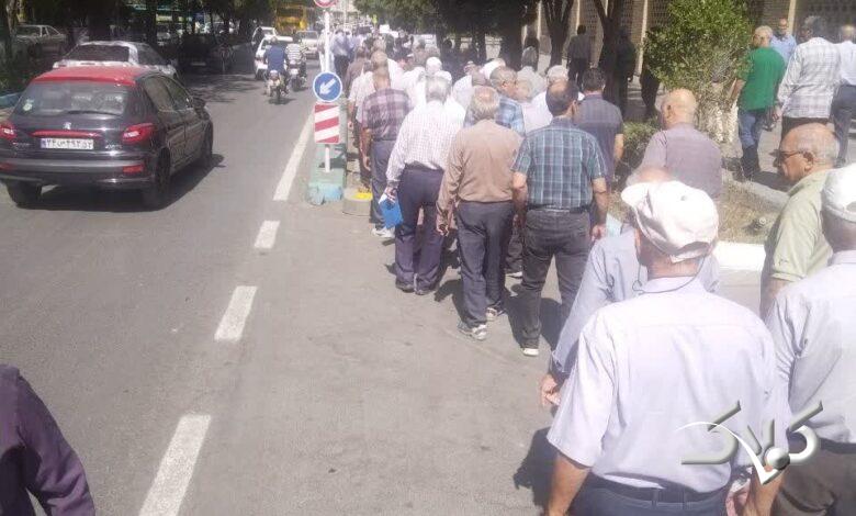 راهپیمایی بازنشستگان فولاد اصفهان در اعتراض به بلاتکلیفی بیمهای و معیشتی